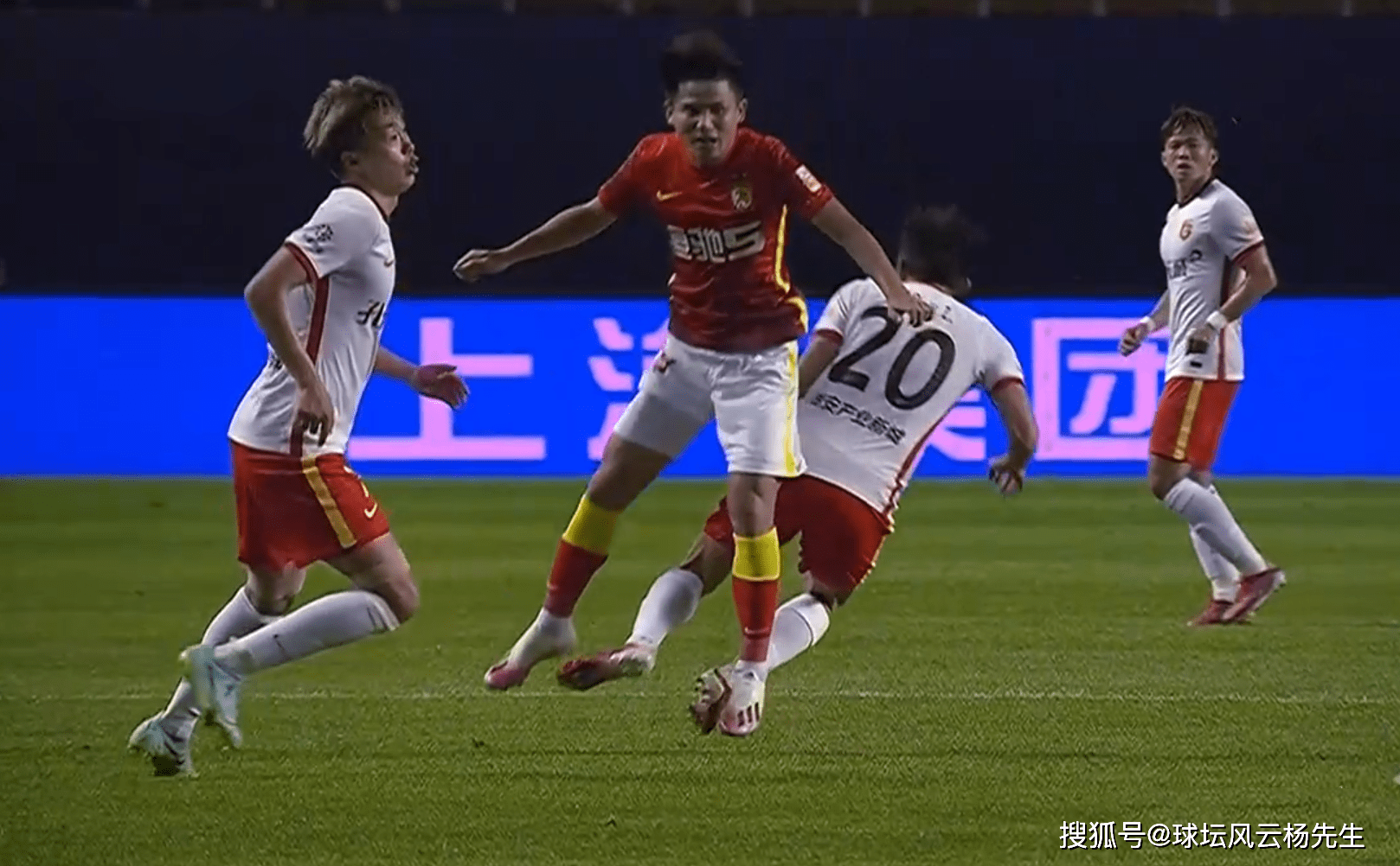 球天下体育官网-关于太狠了！穆雷在加拿大队比赛中高光表现冲刺阶段广州队调整名单以备社区盾，风云突变瓦伦西亚今晨单刀错失的信息